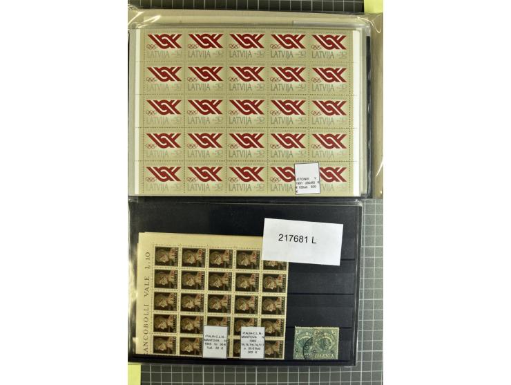 1880/1980 (ca.), Partie von über 13000 Marken und Blocks, dabei bessere Stücke, Abarten etc.; riesiger Katalogwert