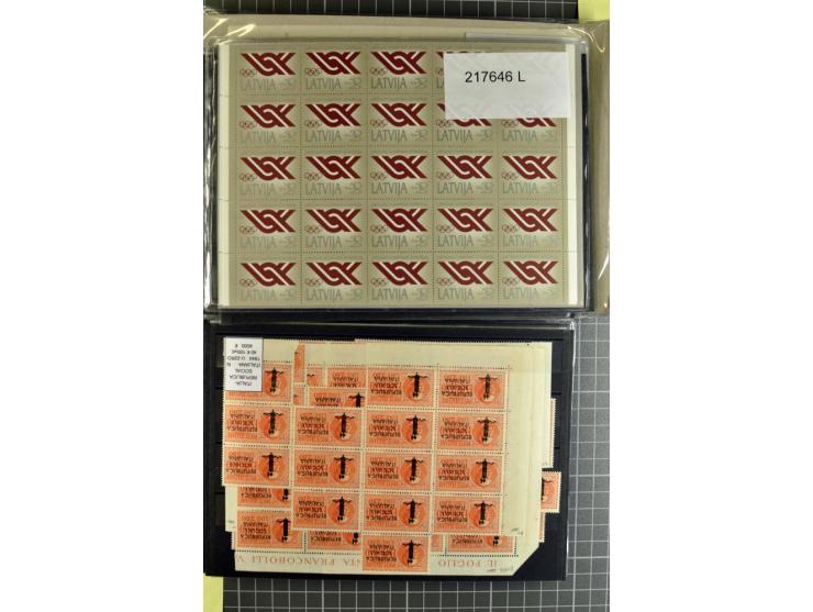 1880/1980 (ca.), Partie von über 13000 Marken und Blocks, dabei bessere Stücke, Abarten etc.; riesiger Katalogwert
