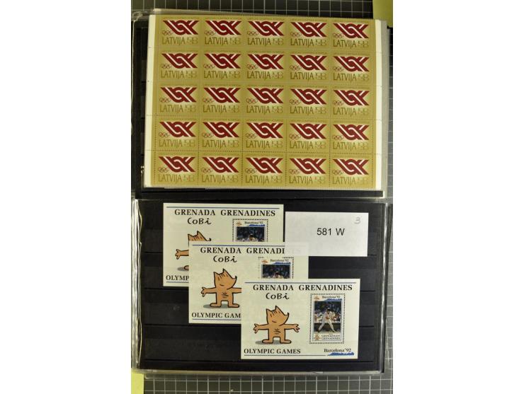 1880/1980 (ca.), Partie von über 13000 Marken und Blocks, dabei bessere Stücke, Abarten etc.; riesiger Katalogwert