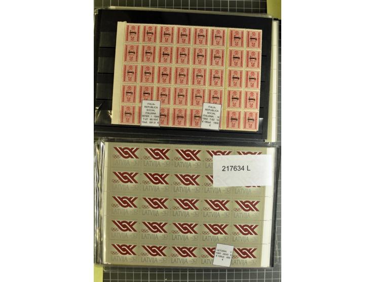 1880/1980 (ca.), Partie von über 13000 Marken und Blocks, dabei bessere Stücke, Abarten etc.; riesiger Katalogwert