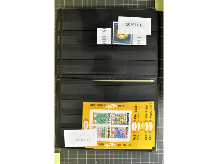 1880/1980 (ca.), Partie von über 13000 Marken und Blocks, dabei bessere Stücke, Abarten etc.; riesiger Katalogwert