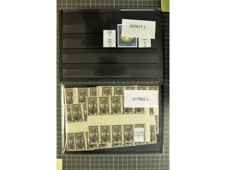 1880/1980 (ca.), Partie von über 13000 Marken und Blocks, dabei bessere Stücke, Abarten etc.; riesiger Katalogwert