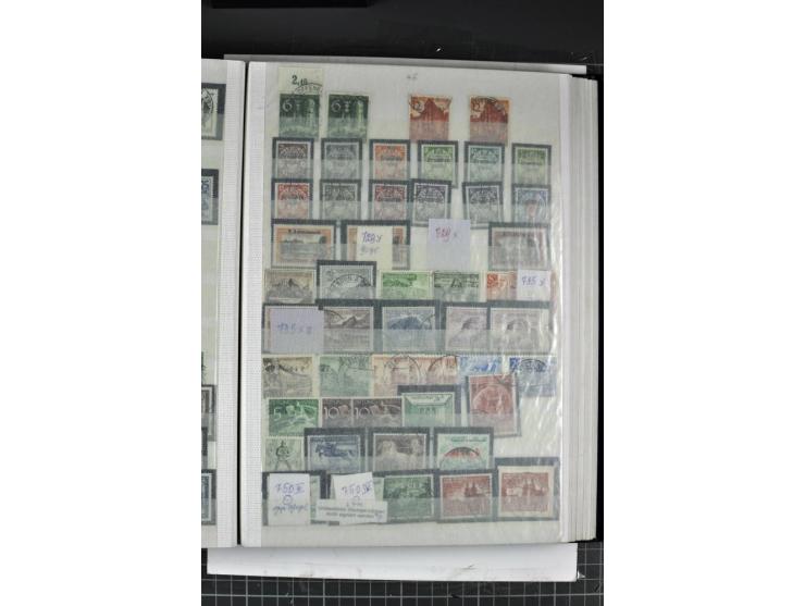 1900/45, gestempelte reichhaltige Sammlung mit einer Vielzahl guter Werte und Sätze, Plattenfehler etc., vieles sign. aber au