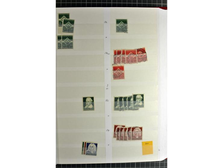  1923/45, postfrischer, ungebrauchter und gestempelter umfangreicher Bestand mit einer Vielzahl guter Werte und Sätze, dazu e