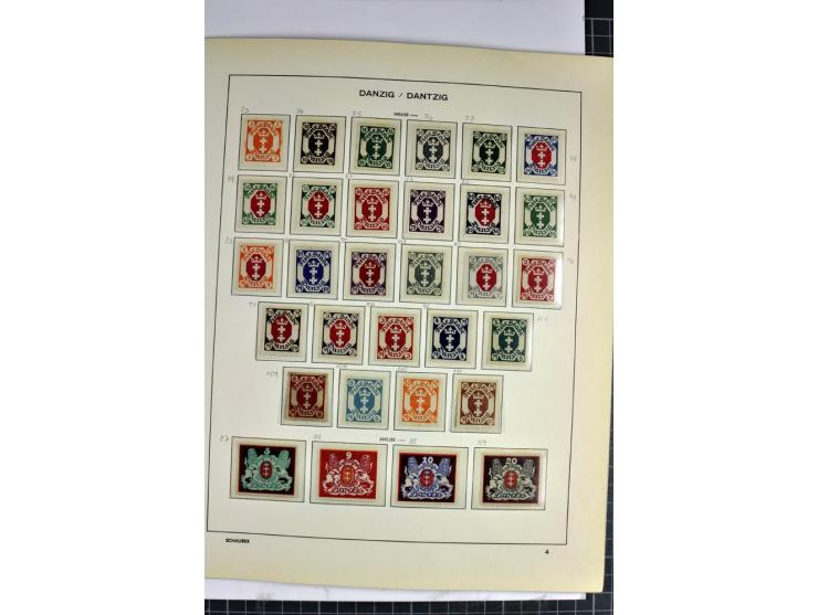 1920/39, vorwiegend ungebrauchte Sammlung mit vielen besseren Werten dabei u.a. Mi.-Nr. 47-49 mit Fotoattest Schüler und Hoch
