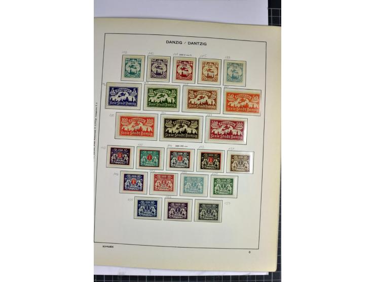 1920/39, vorwiegend ungebrauchte Sammlung mit vielen besseren Werten dabei u.a. Mi.-Nr. 47-49 mit Fotoattest Schüler und Hoch