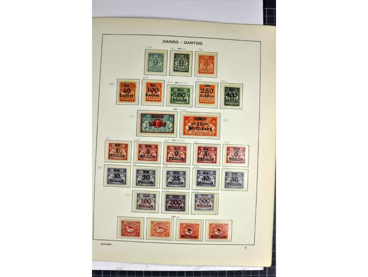 1920/39, vorwiegend ungebrauchte Sammlung mit vielen besseren Werten dabei u.a. Mi.-Nr. 47-49 mit Fotoattest Schüler und Hoch
