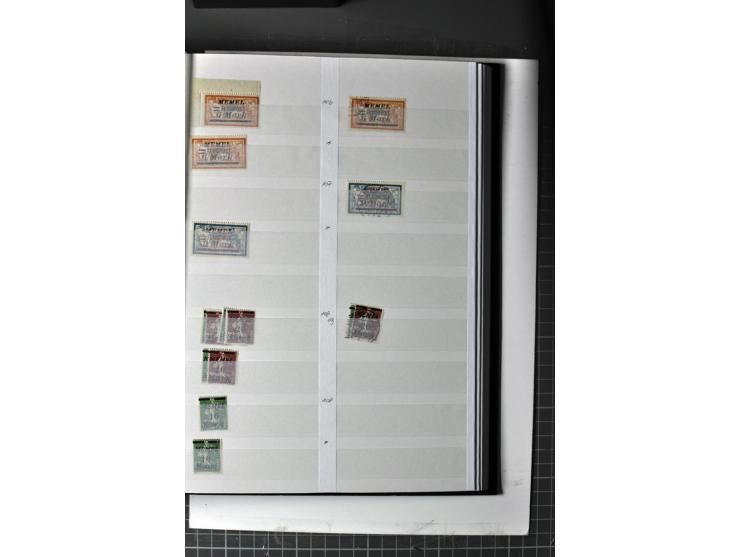  1920/23, postfrischer, ungebrauchter und gestempelter Bestand mit mittleren Ausgaben, einige sign., in 2 Lagerbüchern