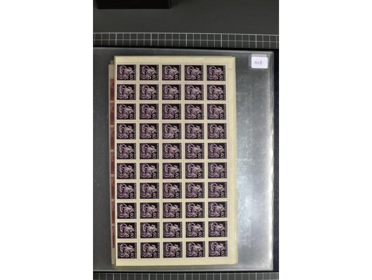  1939/44, Sammlung von 54 Bogen ex Mi.-Nr. 20-142, gute Erhaltung