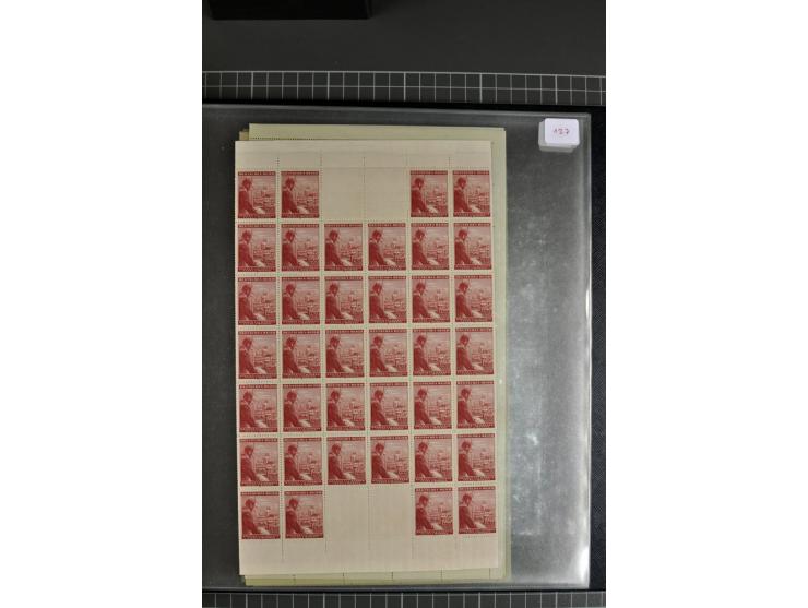  1939/44, Sammlung von 54 Bogen ex Mi.-Nr. 20-142, gute Erhaltung