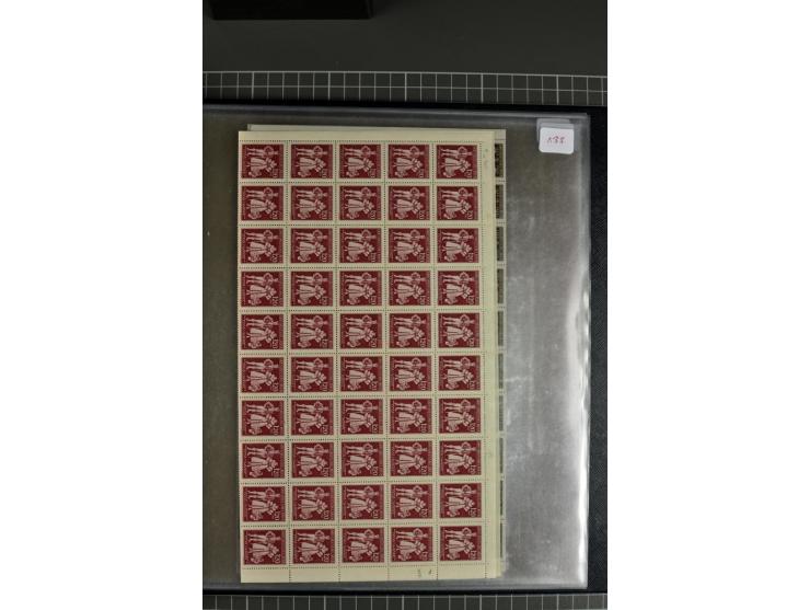  1939/44, Sammlung von 54 Bogen ex Mi.-Nr. 20-142, gute Erhaltung