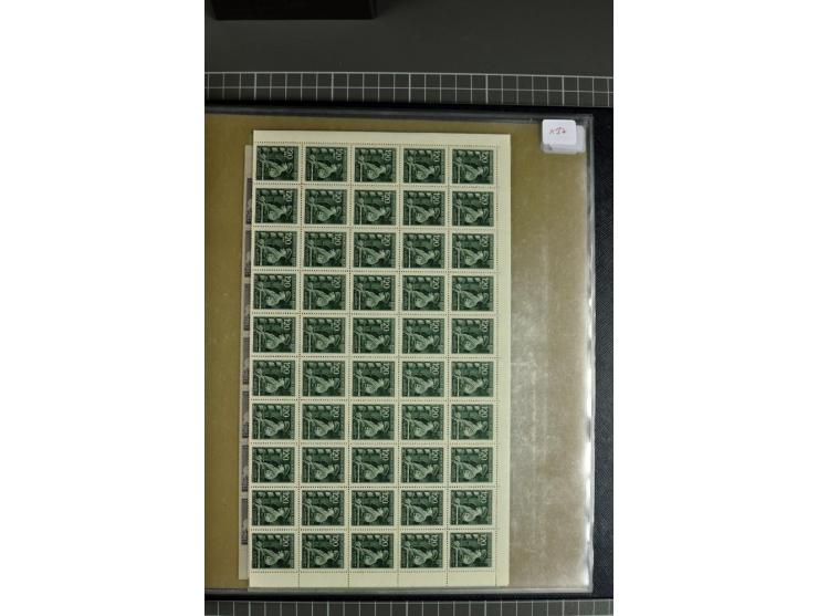  1939/44, Sammlung von 54 Bogen ex Mi.-Nr. 20-142, gute Erhaltung