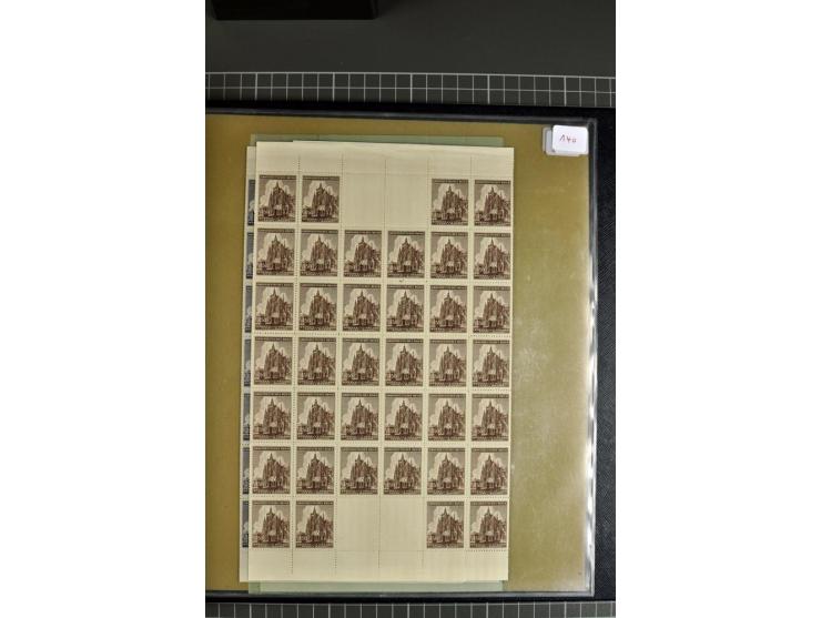  1939/44, Sammlung von 54 Bogen ex Mi.-Nr. 20-142, gute Erhaltung