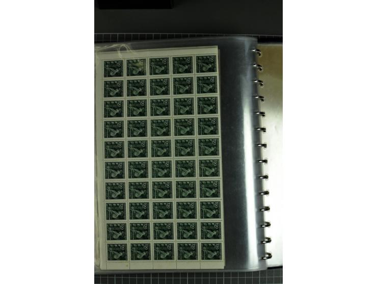  1939/44, Sammlung von 54 Bogen ex Mi.-Nr. 20-142, gute Erhaltung