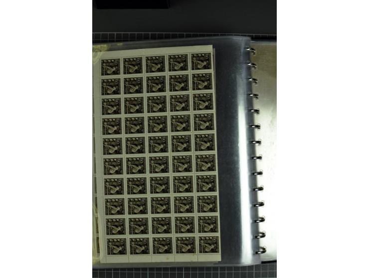  1939/44, Sammlung von 54 Bogen ex Mi.-Nr. 20-142, gute Erhaltung