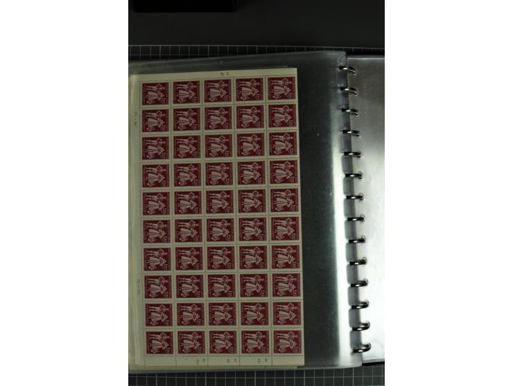  1939/44, Sammlung von 54 Bogen ex Mi.-Nr. 20-142, gute Erhaltung