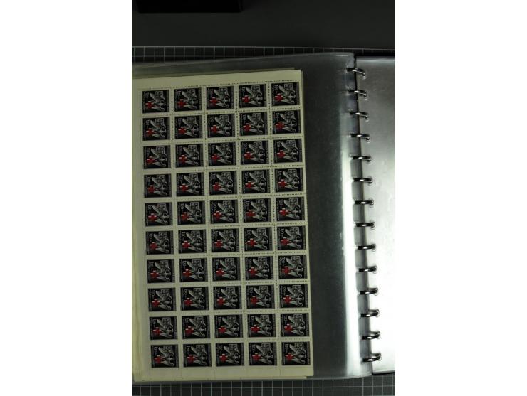  1939/44, Sammlung von 54 Bogen ex Mi.-Nr. 20-142, gute Erhaltung
