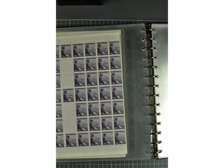  1939/44, Sammlung von 54 Bogen ex Mi.-Nr. 20-142, gute Erhaltung