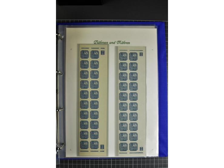 1939, Zeitungsmarken, Mi.-Nr. 42-51 in Viererblocks, nahezu komplett mit allen Plattennummern aus der linken und rechten Boge
