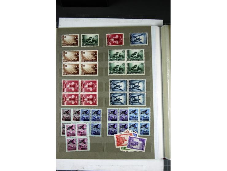 1941/43, ungebrauchte und vorwiegend postfrische Partie mit diversen besseren Werten in Viererblocks dabei Mi.-Nr. 1-15,31-45