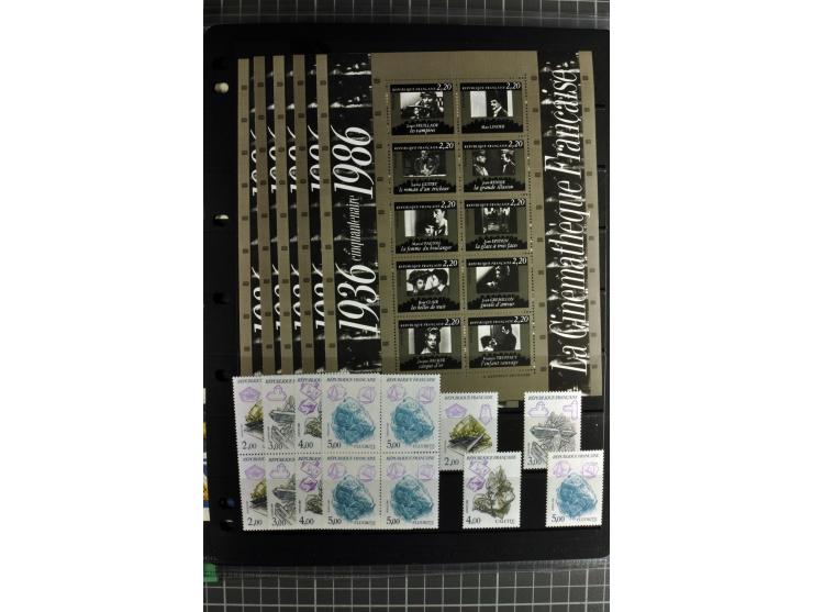 1849/2007, mainly mounted und unmounted mint collection with a good part of early used stamps like Mi.-Nr. 1-2, 5 and 7-9, 17
