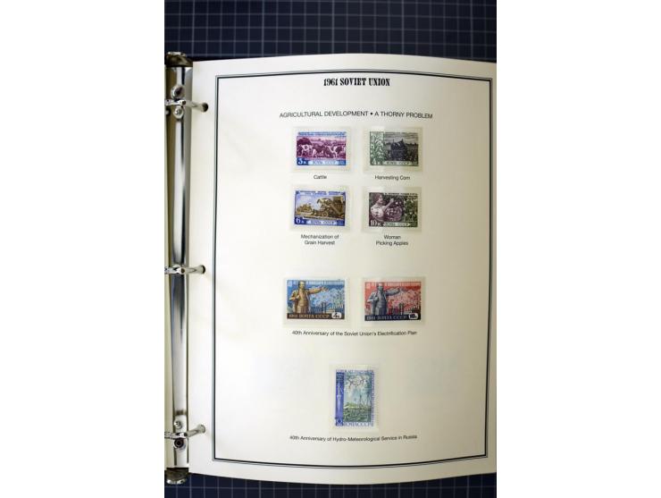 1921/1999, mostly unmounted mint collection, from 1944 on almost complete with many better sets, souvenir sheets in missing i