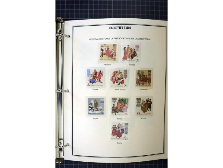 1921/1999, mostly unmounted mint collection, from 1944 on almost complete with many better sets, souvenir sheets in missing i