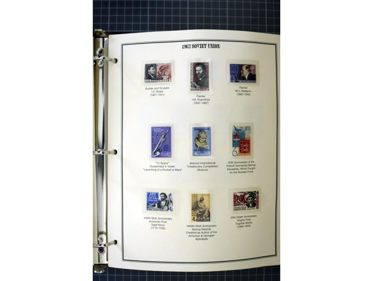 1921/1999, mostly unmounted mint collection, from 1944 on almost complete with many better sets, souvenir sheets in missing i