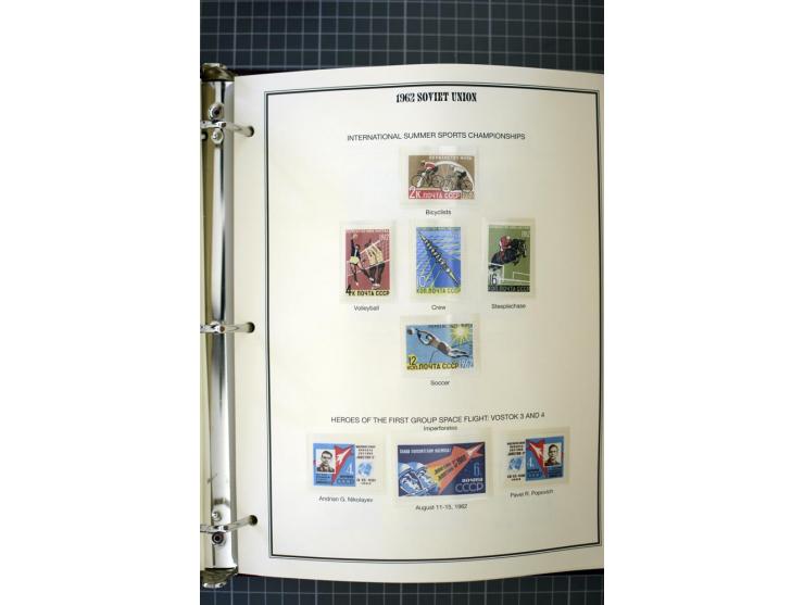 1921/1999, mostly unmounted mint collection, from 1944 on almost complete with many better sets, souvenir sheets in missing i
