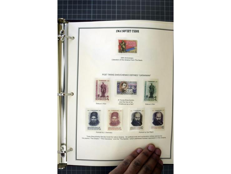 1921/1999, mostly unmounted mint collection, from 1944 on almost complete with many better sets, souvenir sheets in missing i
