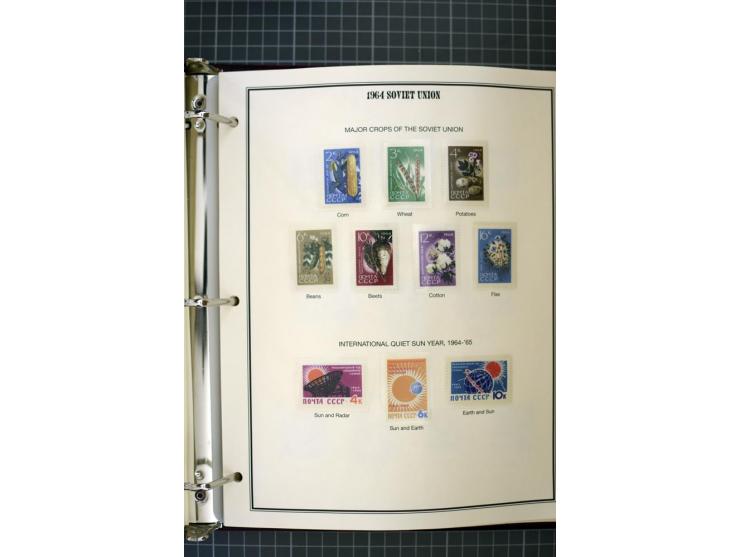 1921/1999, mostly unmounted mint collection, from 1944 on almost complete with many better sets, souvenir sheets in missing i