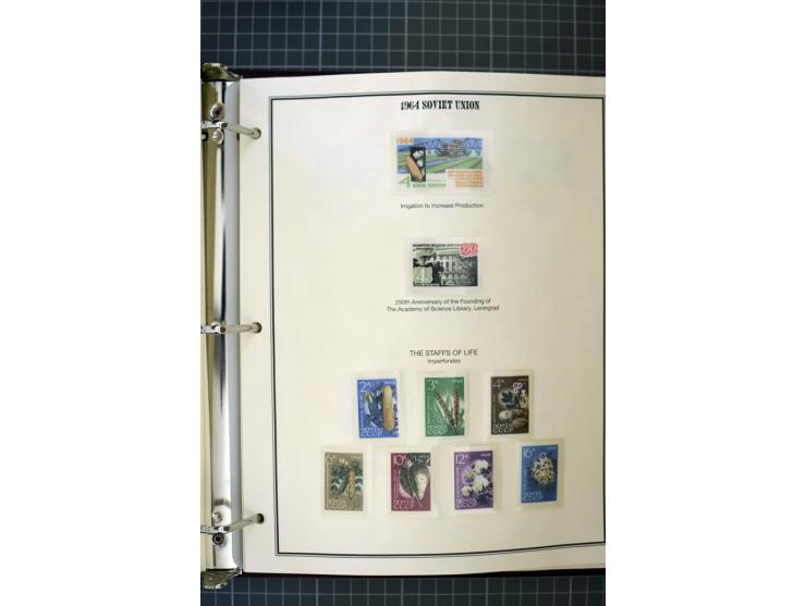 1921/1999, mostly unmounted mint collection, from 1944 on almost complete with many better sets, souvenir sheets in missing i