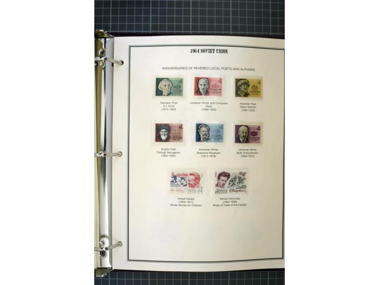 1921/1999, mostly unmounted mint collection, from 1944 on almost complete with many better sets, souvenir sheets in missing i