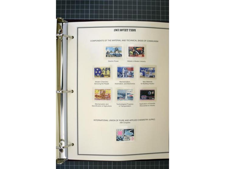 1921/1999, mostly unmounted mint collection, from 1944 on almost complete with many better sets, souvenir sheets in missing i