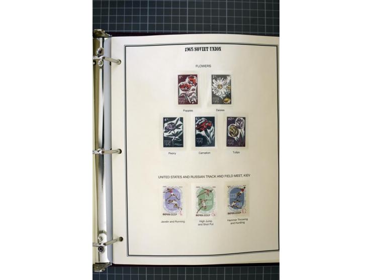 1921/1999, mostly unmounted mint collection, from 1944 on almost complete with many better sets, souvenir sheets in missing i