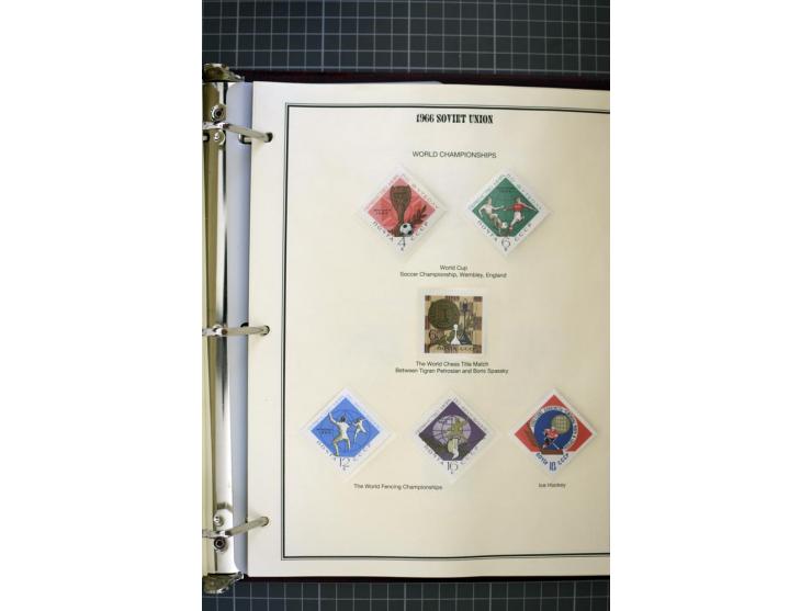 1921/1999, mostly unmounted mint collection, from 1944 on almost complete with many better sets, souvenir sheets in missing i