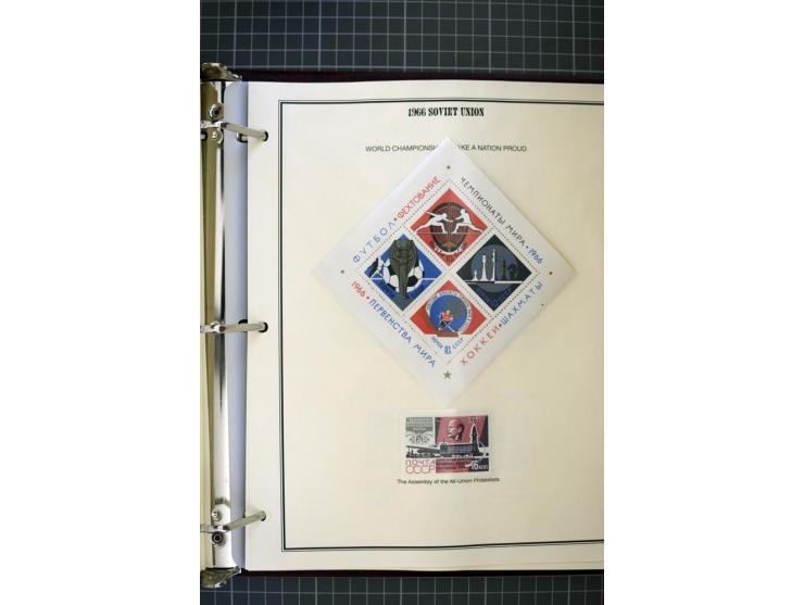 1921/1999, mostly unmounted mint collection, from 1944 on almost complete with many better sets, souvenir sheets in missing i