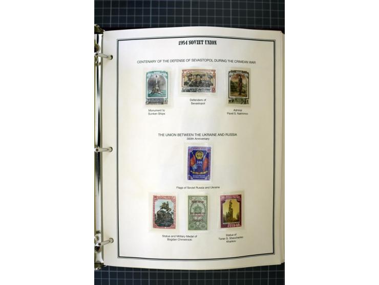 1921/1999, mostly unmounted mint collection, from 1944 on almost complete with many better sets, souvenir sheets in missing i