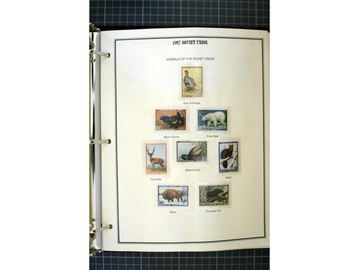 1921/1999, mostly unmounted mint collection, from 1944 on almost complete with many better sets, souvenir sheets in missing i