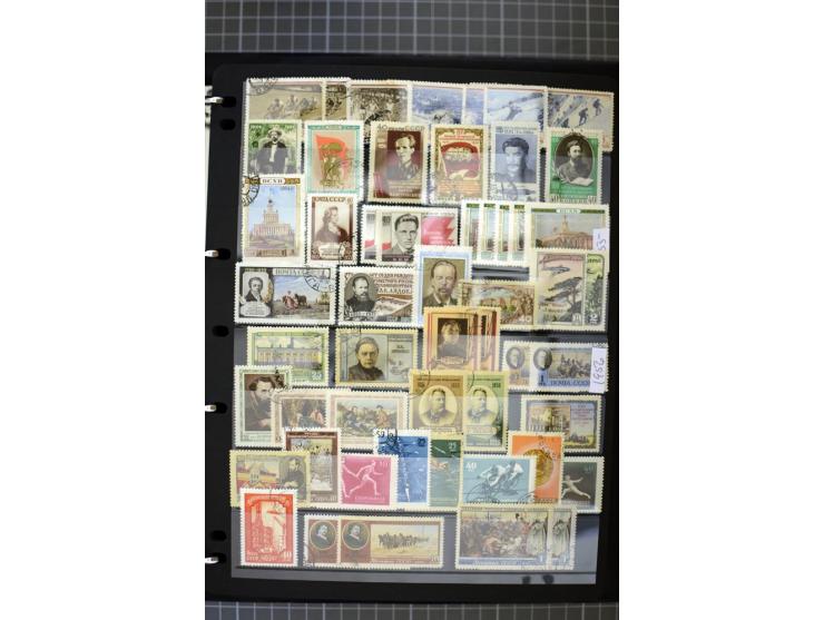 1921/1999, mostly unmounted mint collection, from 1944 on almost complete with many better sets, souvenir sheets in missing i