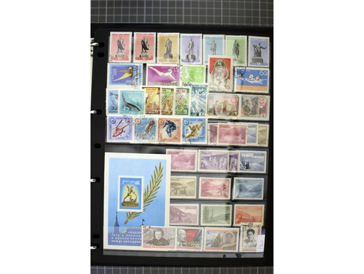 1921/1999, mostly unmounted mint collection, from 1944 on almost complete with many better sets, souvenir sheets in missing i