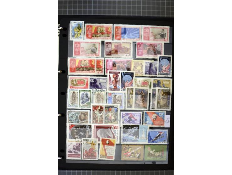 1921/1999, mostly unmounted mint collection, from 1944 on almost complete with many better sets, souvenir sheets in missing i