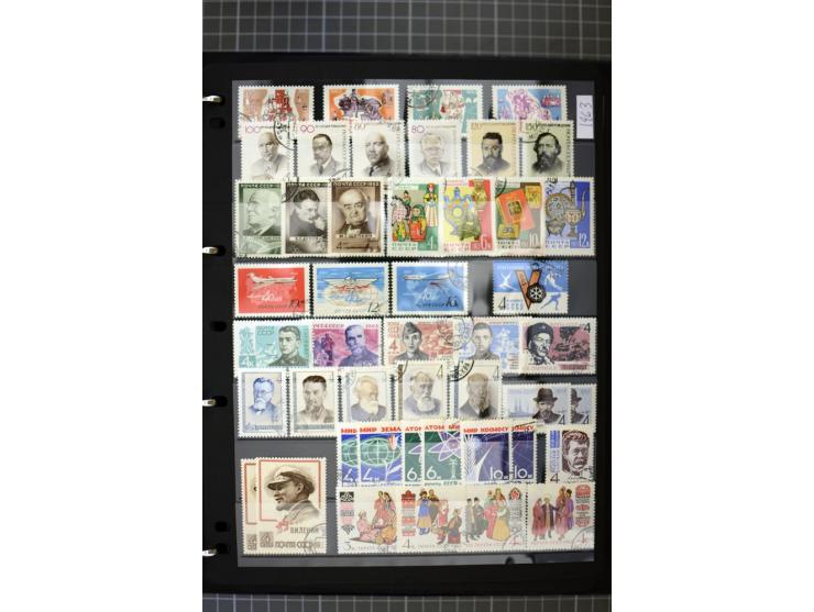 1921/1999, mostly unmounted mint collection, from 1944 on almost complete with many better sets, souvenir sheets in missing i