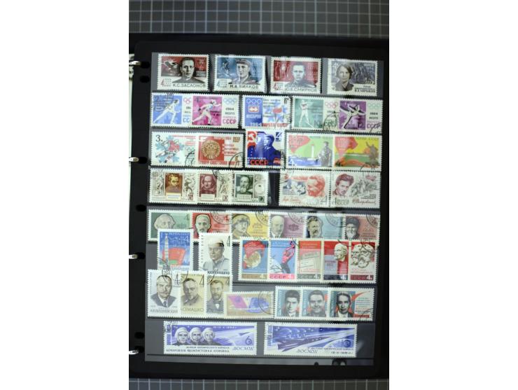 1921/1999, mostly unmounted mint collection, from 1944 on almost complete with many better sets, souvenir sheets in missing i
