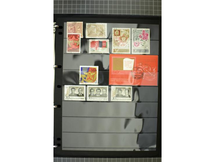 1921/1999, mostly unmounted mint collection, from 1944 on almost complete with many better sets, souvenir sheets in missing i