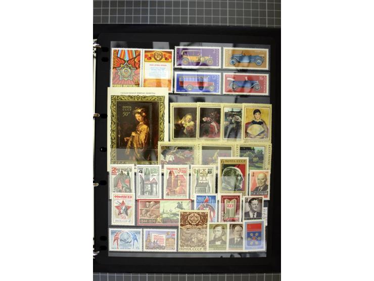 1921/1999, mostly unmounted mint collection, from 1944 on almost complete with many better sets, souvenir sheets in missing i