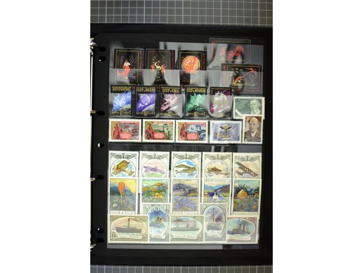 1921/1999, mostly unmounted mint collection, from 1944 on almost complete with many better sets, souvenir sheets in missing i
