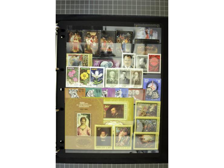 1921/1999, mostly unmounted mint collection, from 1944 on almost complete with many better sets, souvenir sheets in missing i