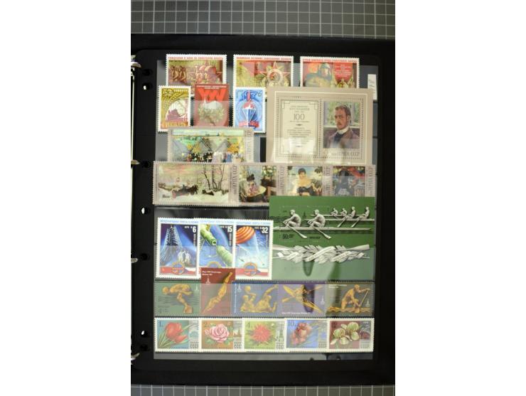 1921/1999, mostly unmounted mint collection, from 1944 on almost complete with many better sets, souvenir sheets in missing i