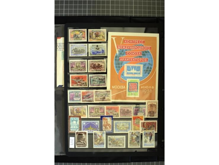 1921/1999, mostly unmounted mint collection, from 1944 on almost complete with many better sets, souvenir sheets in missing i